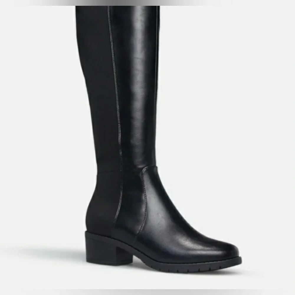 JustFab step out